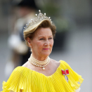 14. juni: Dronning Sonja er blant gjestene når Prins Carl Philip av Sverige blir viet til Sofia Hellquist i slottskirken på Kungliga Slottet i Stockholm. Foto: Jon Olav Nesvold / NTB scanpix
